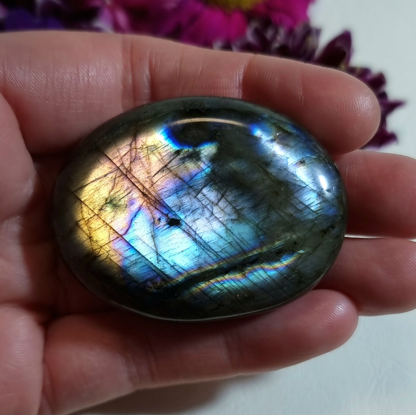 Piedra Labradorita Multiflash Rolada Ovalada #2