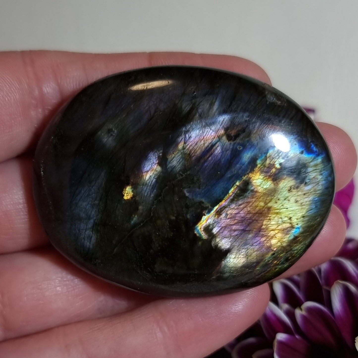 Piedra Labradorita Multiflash Rolada Ovalada #4