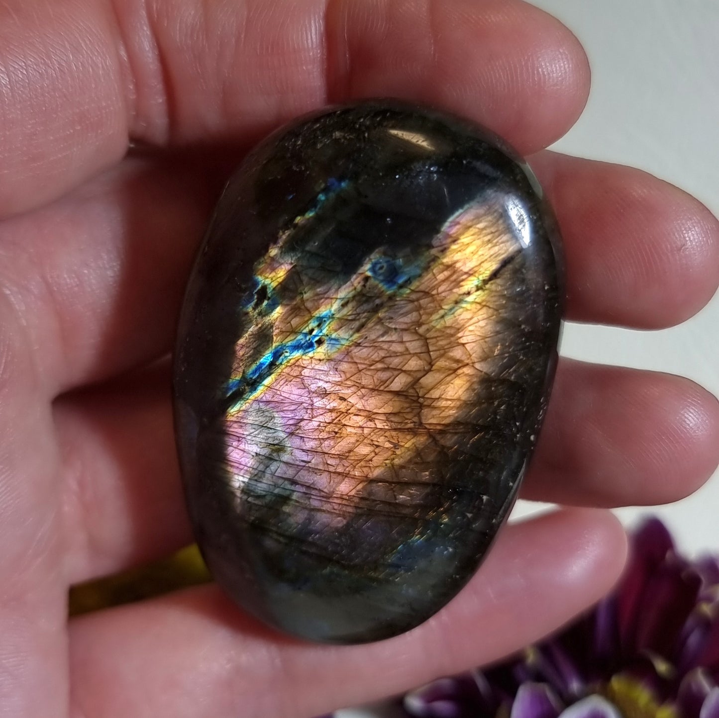 Piedra Labradorita Multiflash Rolada Ovalada #10