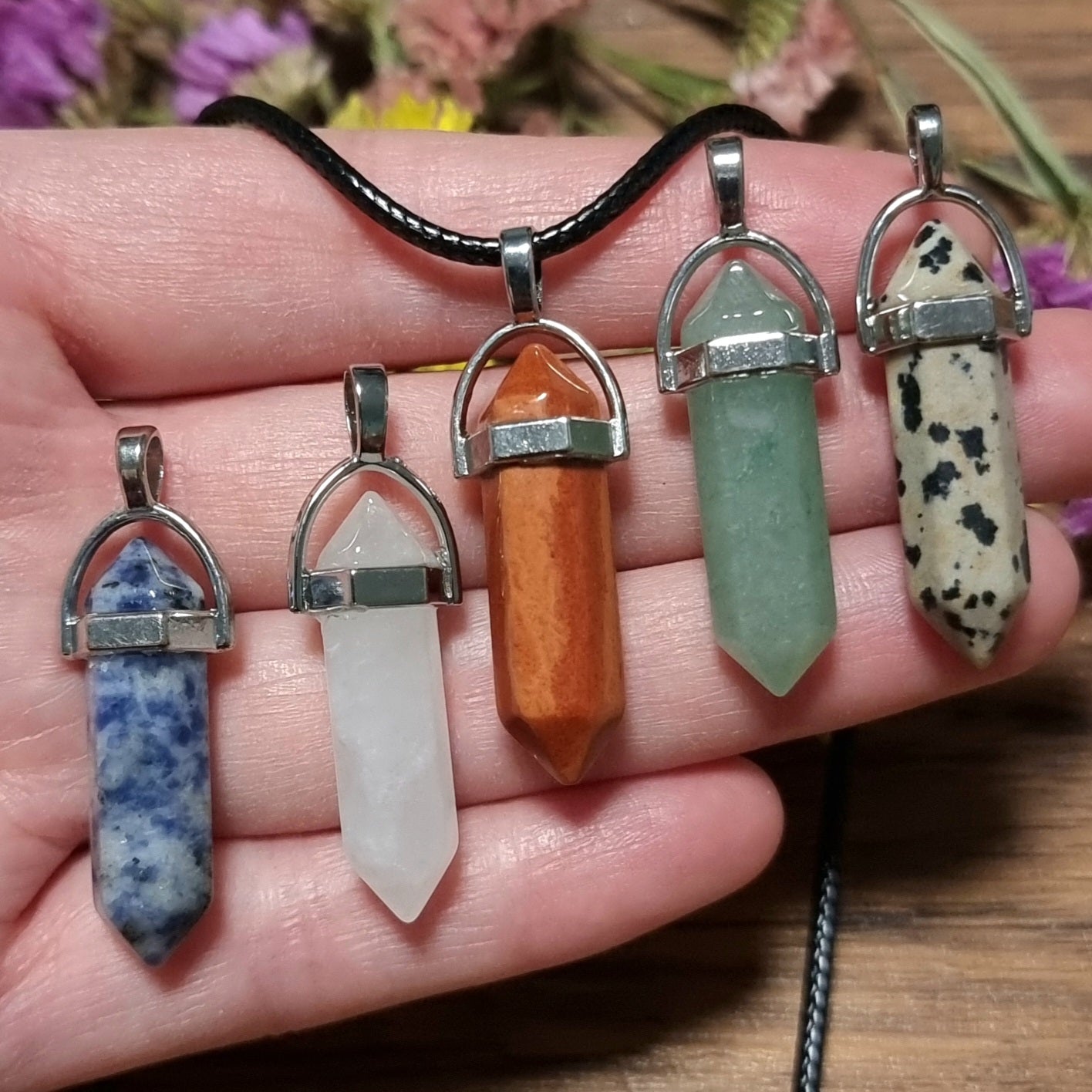 Set de 5 Puntas Biterminadas Piedra Sodalita, Cuarzo Blanco, Jaspe Rojo, Aventurina y Jaspe Dálmata