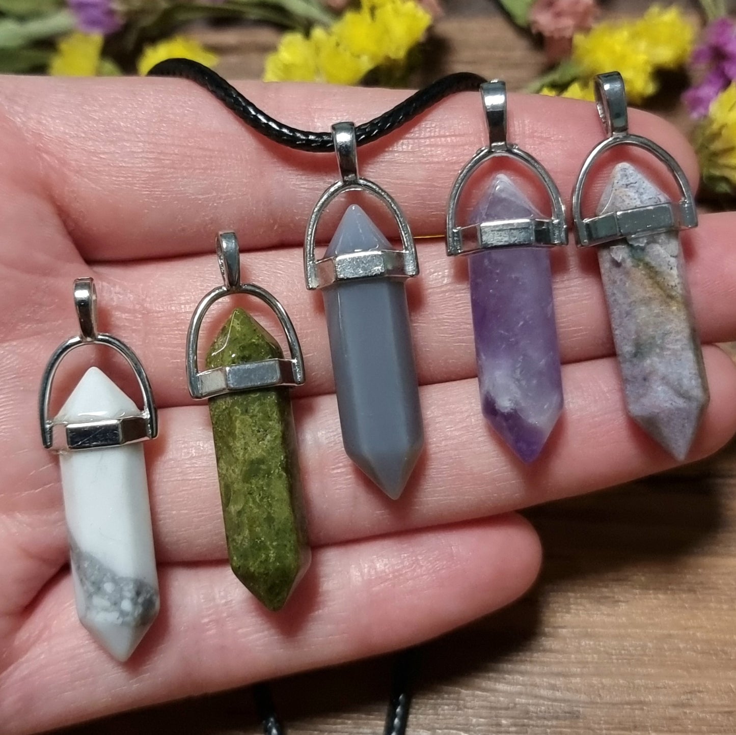 Set de 5 Puntas Biterminadas Piedra Howlita, Unakita, Ágata Gris, Amatista y Ágata de la India